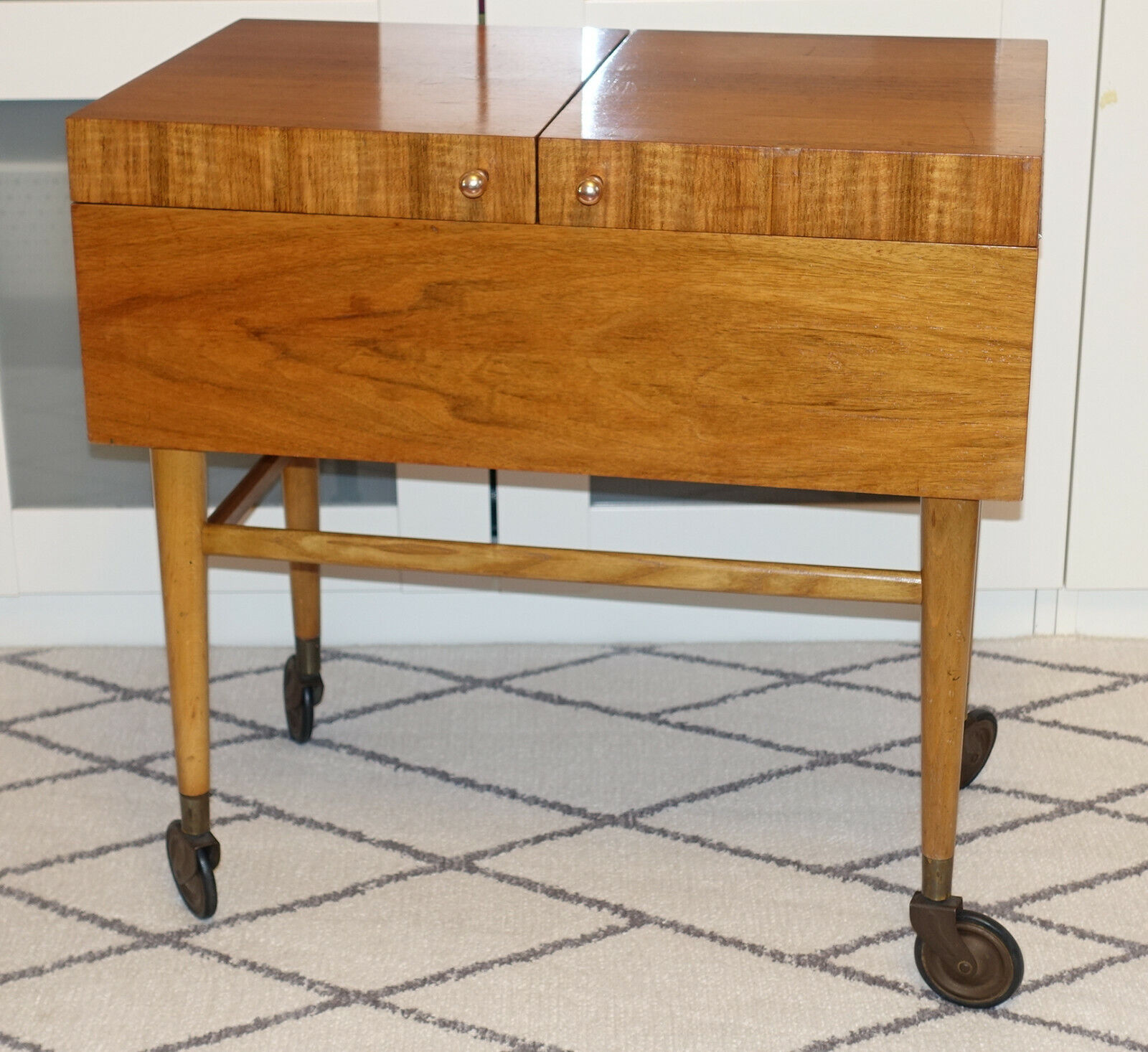 Seltener Vintage Nähwagen Nähkorb Nussbaum Walnut Furniture Utensilio 60er !