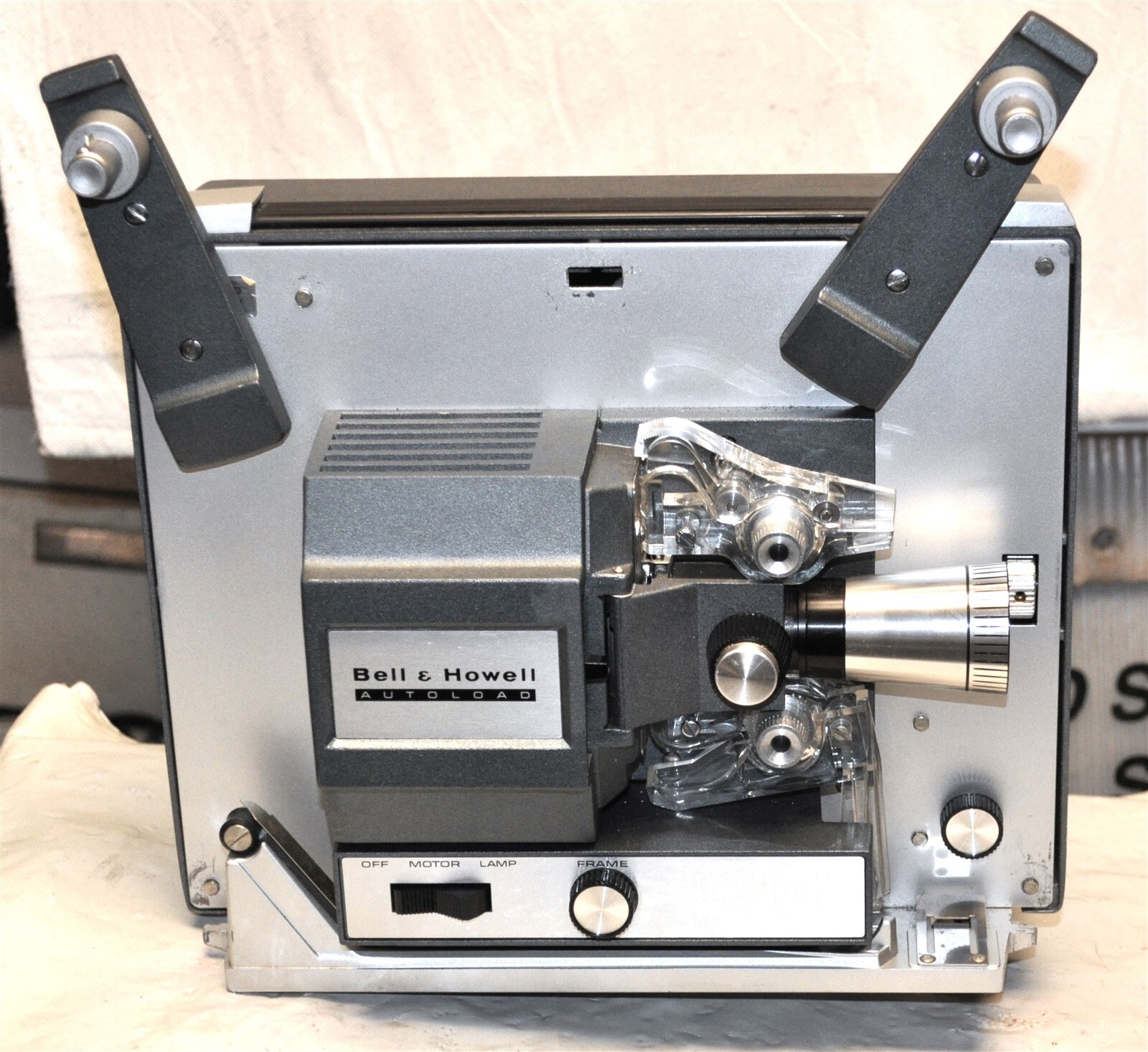 BELL & HOWELL AUTOLOAD SUPER 8MM FILM PROJECTOR NEEDS