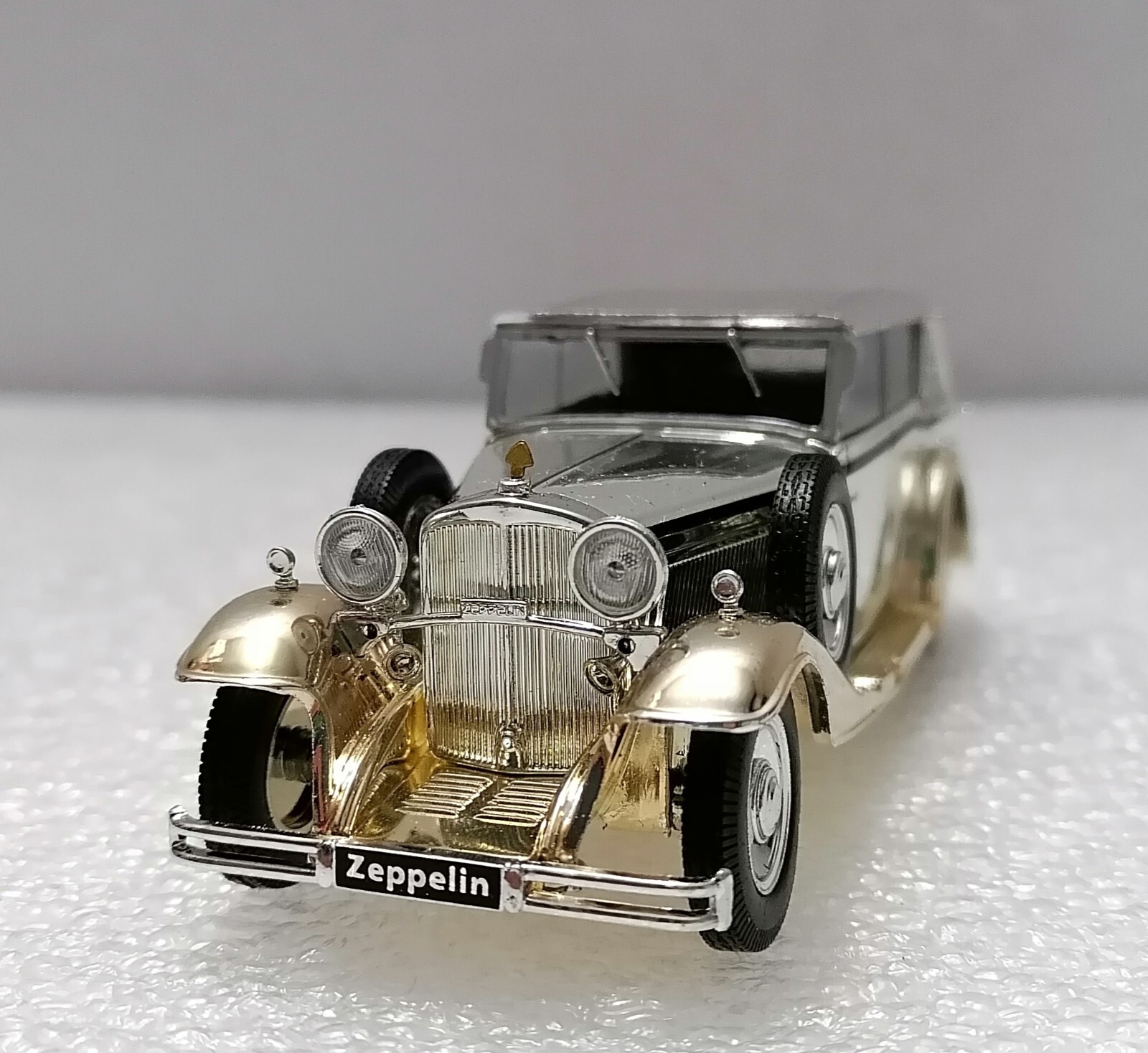 車　ダイキャストミニカー　ＭａｙｂａｃｈＤＳ８“Ｚｅｐｐeｌiｎ\"Ｂａｕｊａｈｒ 車 ダイキャストミニカー MaybachDS8“Zeppelin