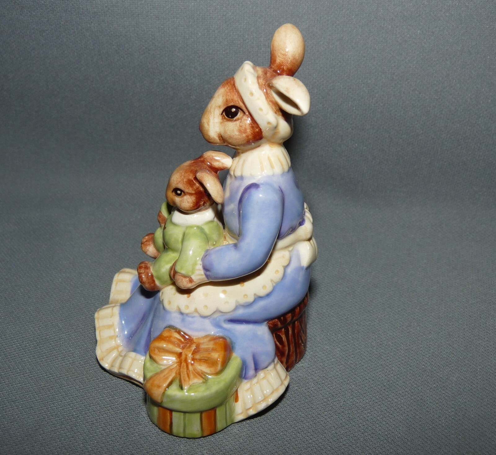 Royal Doulton Childhood Memories Bunnykins Quiet Time in Box 2004