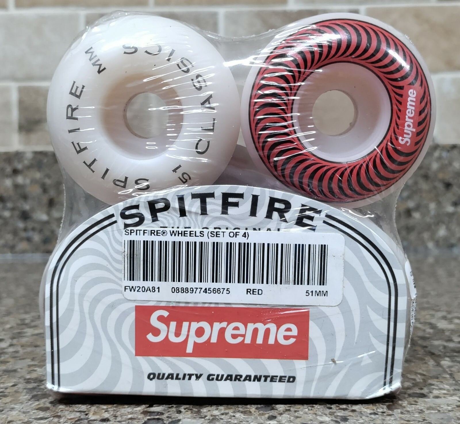 希少 黒入荷！ スピットファイア 51mm ウィール スケボー supreme