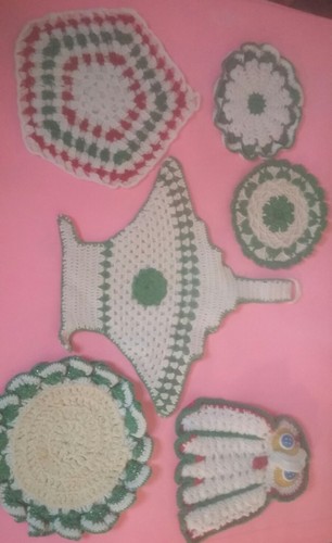 8 Vintage Hand Crocheted Potholders Nice Condition