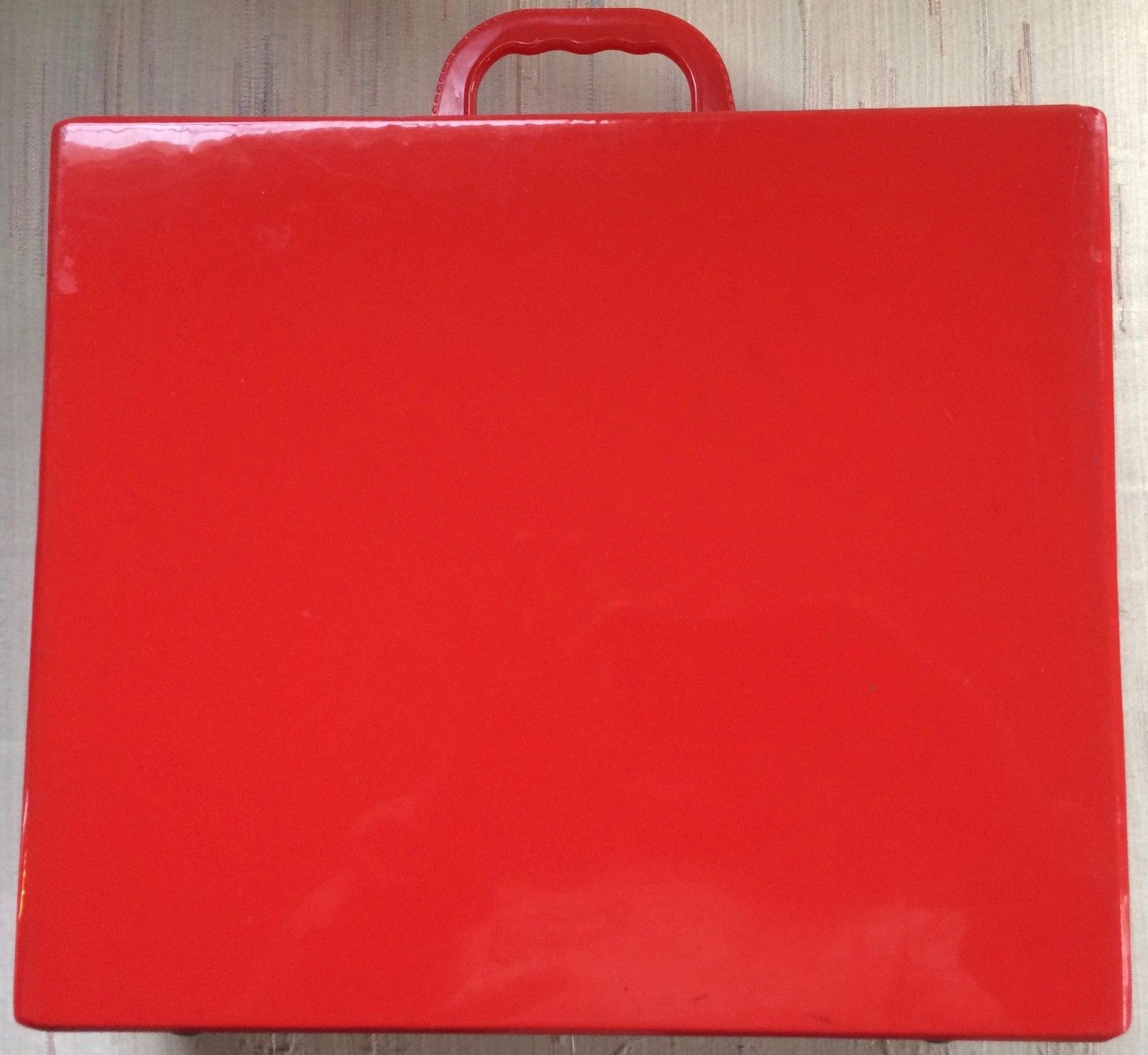 VANITY FAIR ELECTRONICS CORP.  MODEL# 501 CHILDREN'S PORTABLE RECORD PLAYER