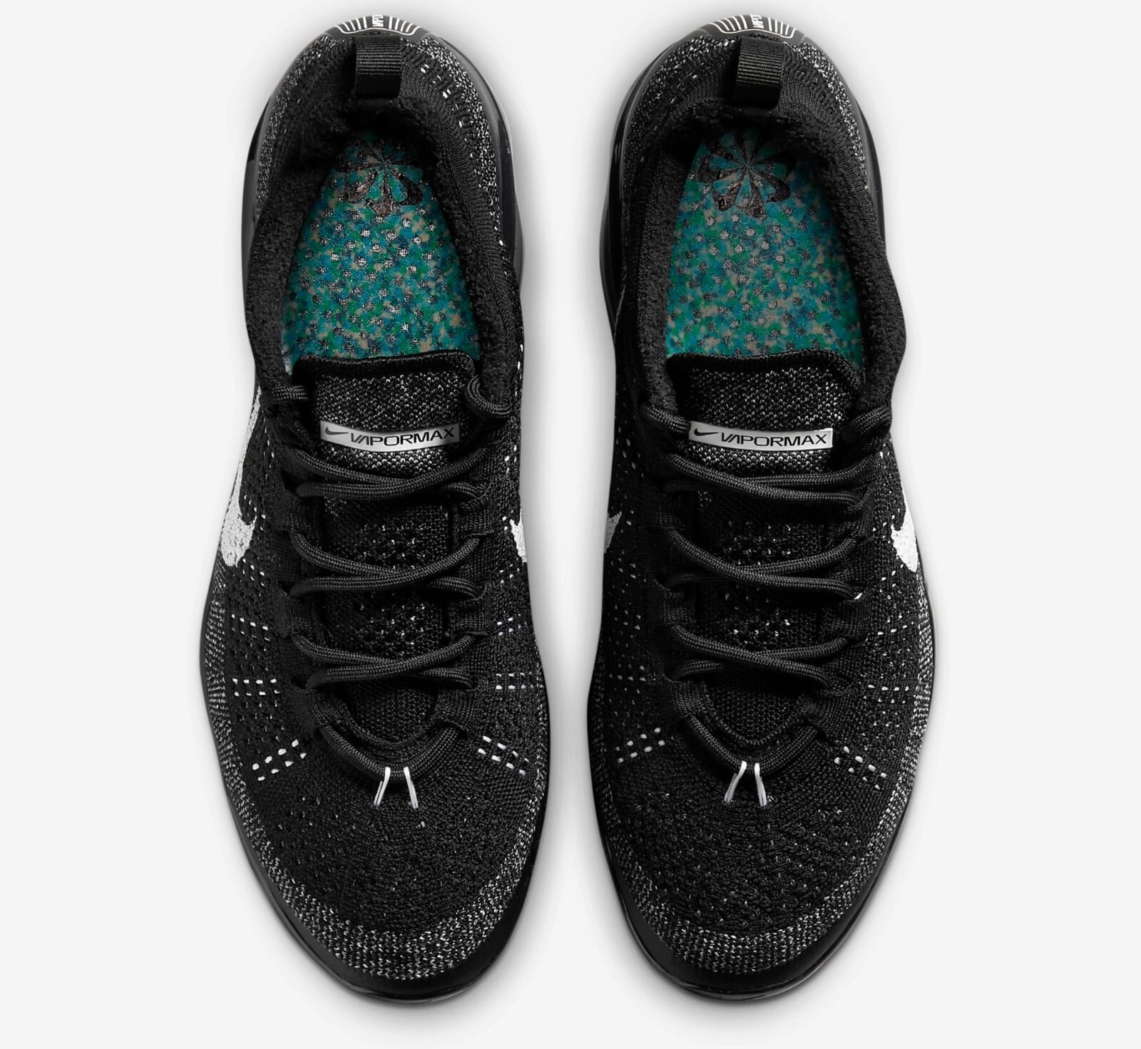 black and white nike vapormax flyknit