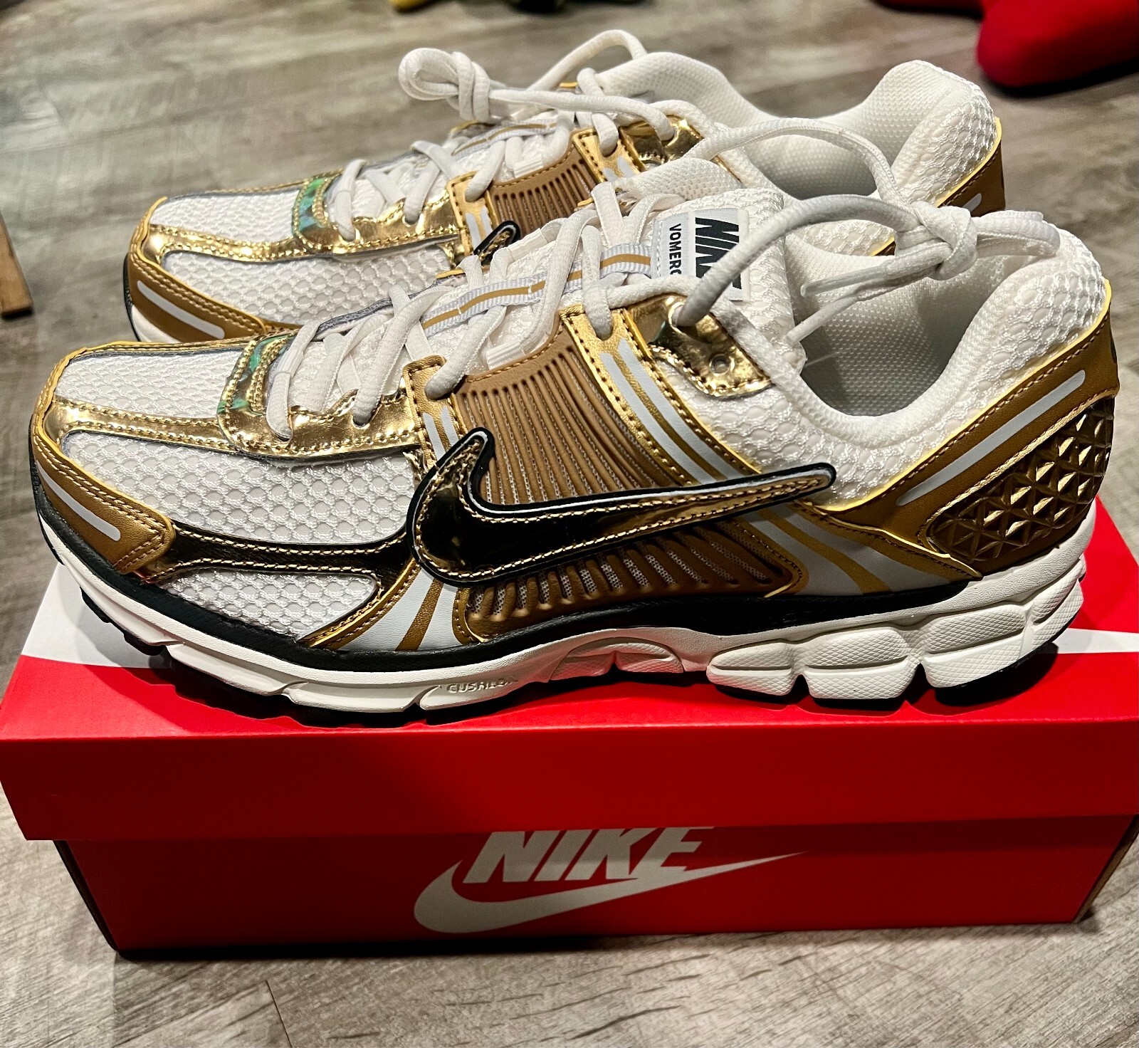 Nike Zoom Vomero 5 Metallic Gold HF7723-001 Women's Size 12W