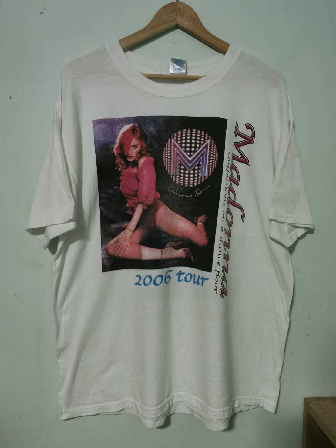マドンナ 　Confessions Tour　大阪 京セラドーム公演　Tシャツ マドンナ Confessions Tour 大阪 京セラドーム公演 Tシャツ