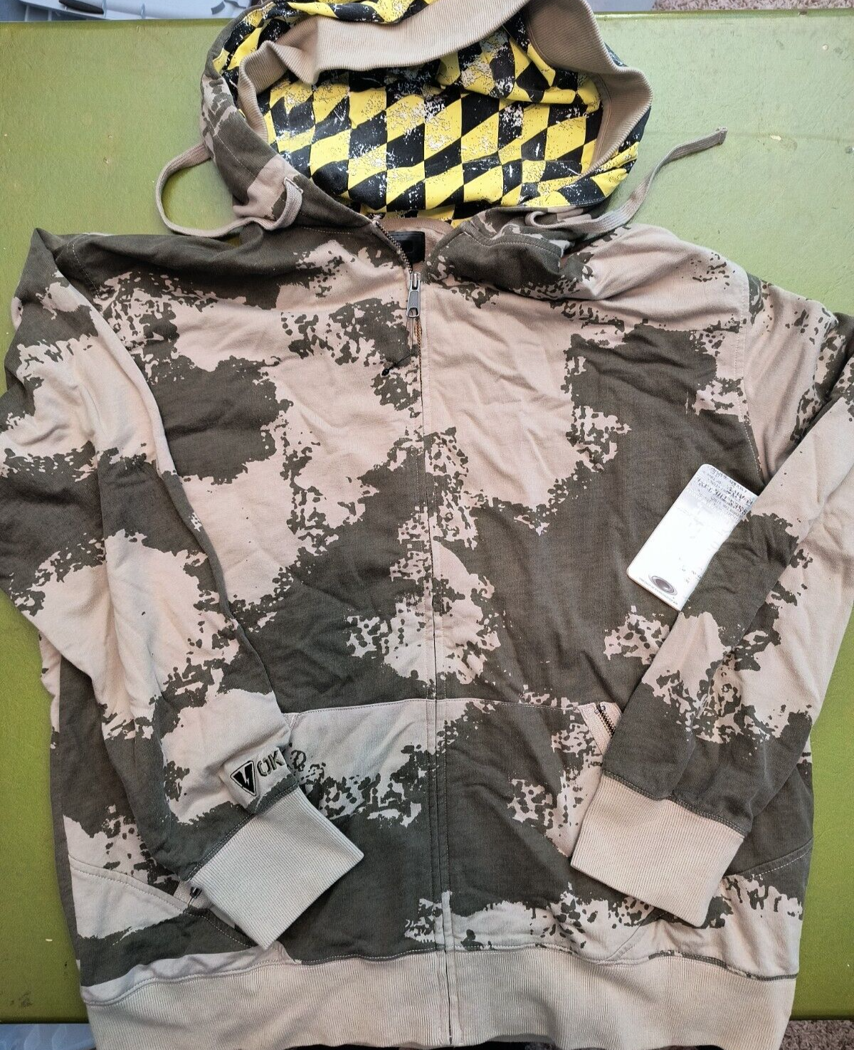 NWT Oakley 2008 Flying Tigers Hoodie Large Division 075