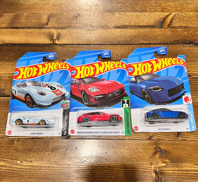 Lot Hot Wheels Porsche Panamera Turbo, Glory Chaser, 2023 Nissan Z
