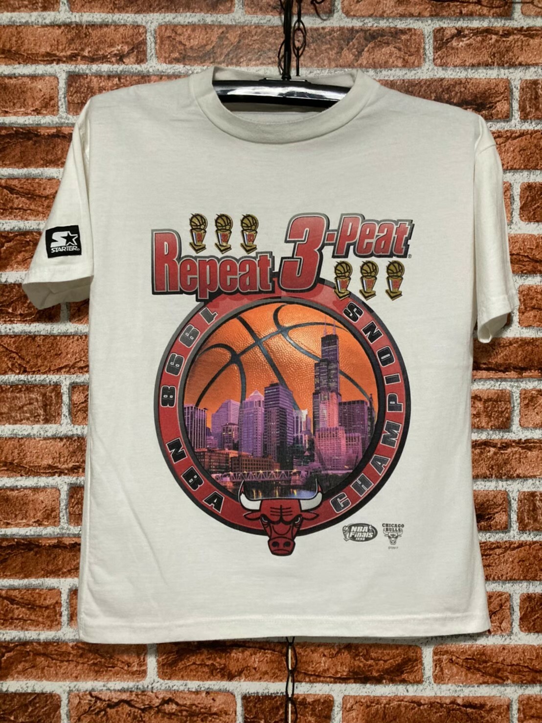 ウェア NBA 3PEAT CHAMPS T-SHIRTS CHICAGO BULLS Chicago Bulls Mitchell & Ness 3-Time Champ City T-Shirt