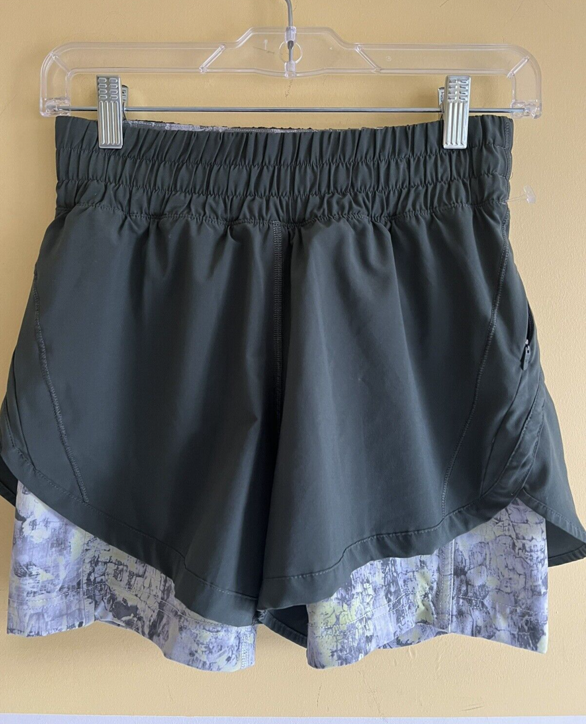 【新品タグ付】lululemon　ランニングジャケット　ミントグリーン　サイズ6 NEW Women Lululemon Track That Mid-Rise Lined Short 5