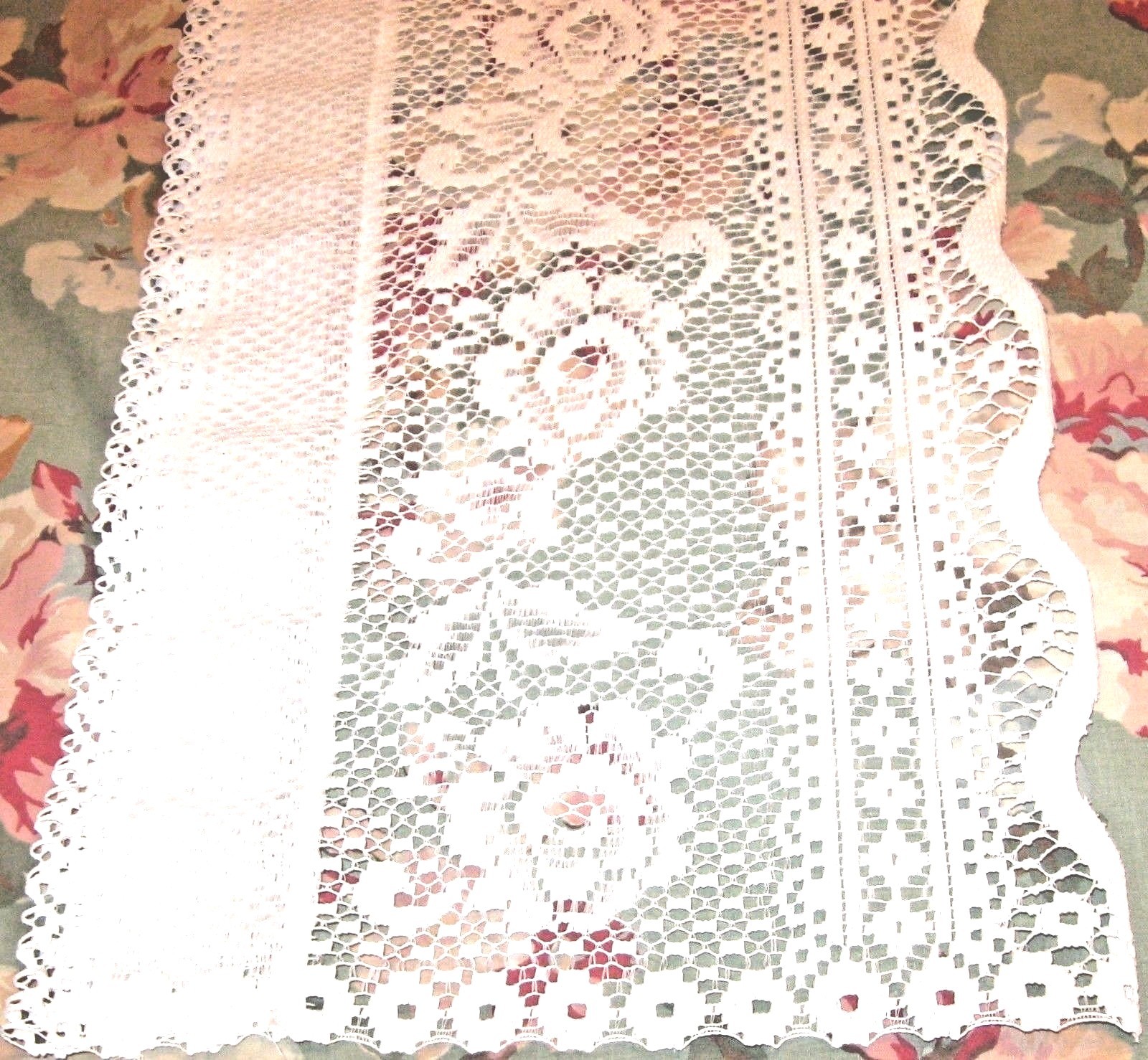 VINTAGE CURTAIN PANEL WHITE SCALLOPED EDGE KITCHEN FLORAL LACE DESIGN 10
