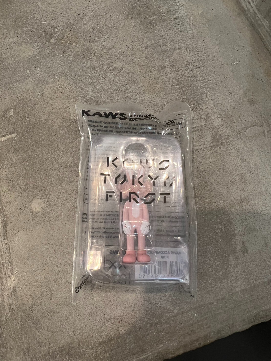 KAWS TOKYO FIRST キーホルダー MEDICOM TOY OFFICIAL BLOG（メディコム・トイ オフィシャル