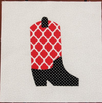 9 SCRAPPY RED BLACK WESTERN BOOT APPLIQUE 6 ½“ WHITE QUILT BLOCKS #RB41118K