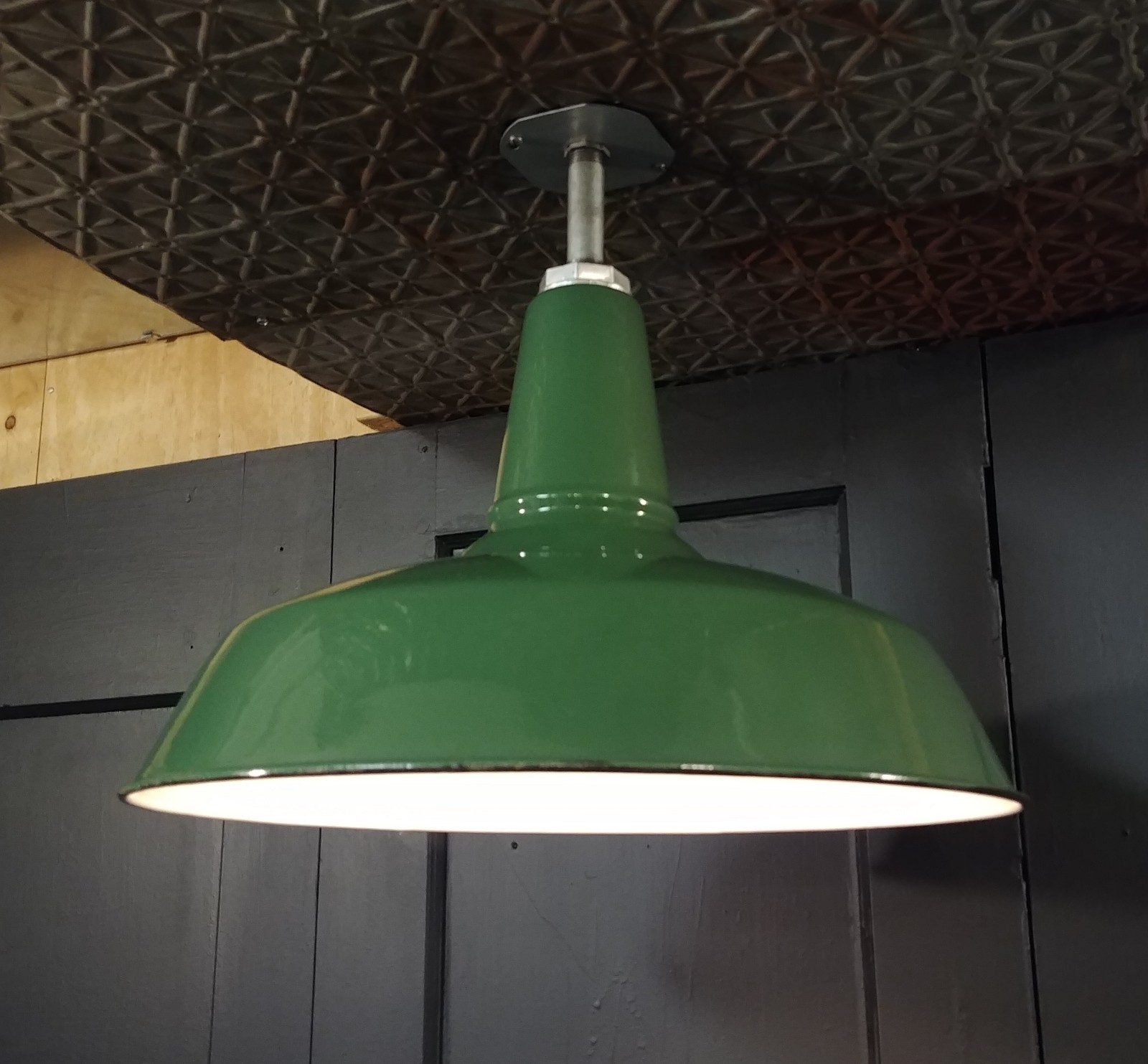 VTG Benjamin Green Porcelain Enamel Barn Light Fixture - 18