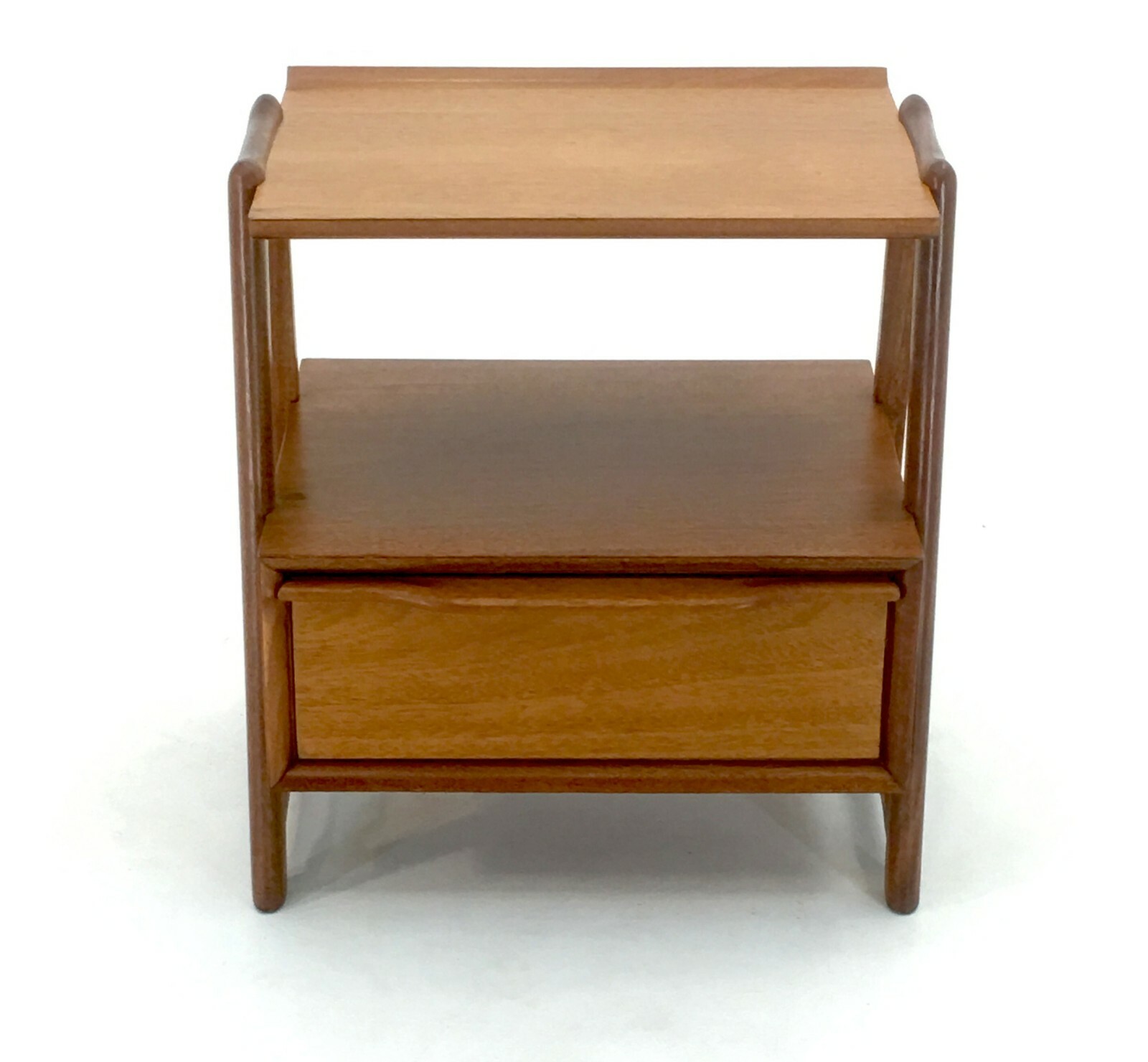 Mahogany Nightstand or End Table by Hickory Manufacturing with drawer vintage