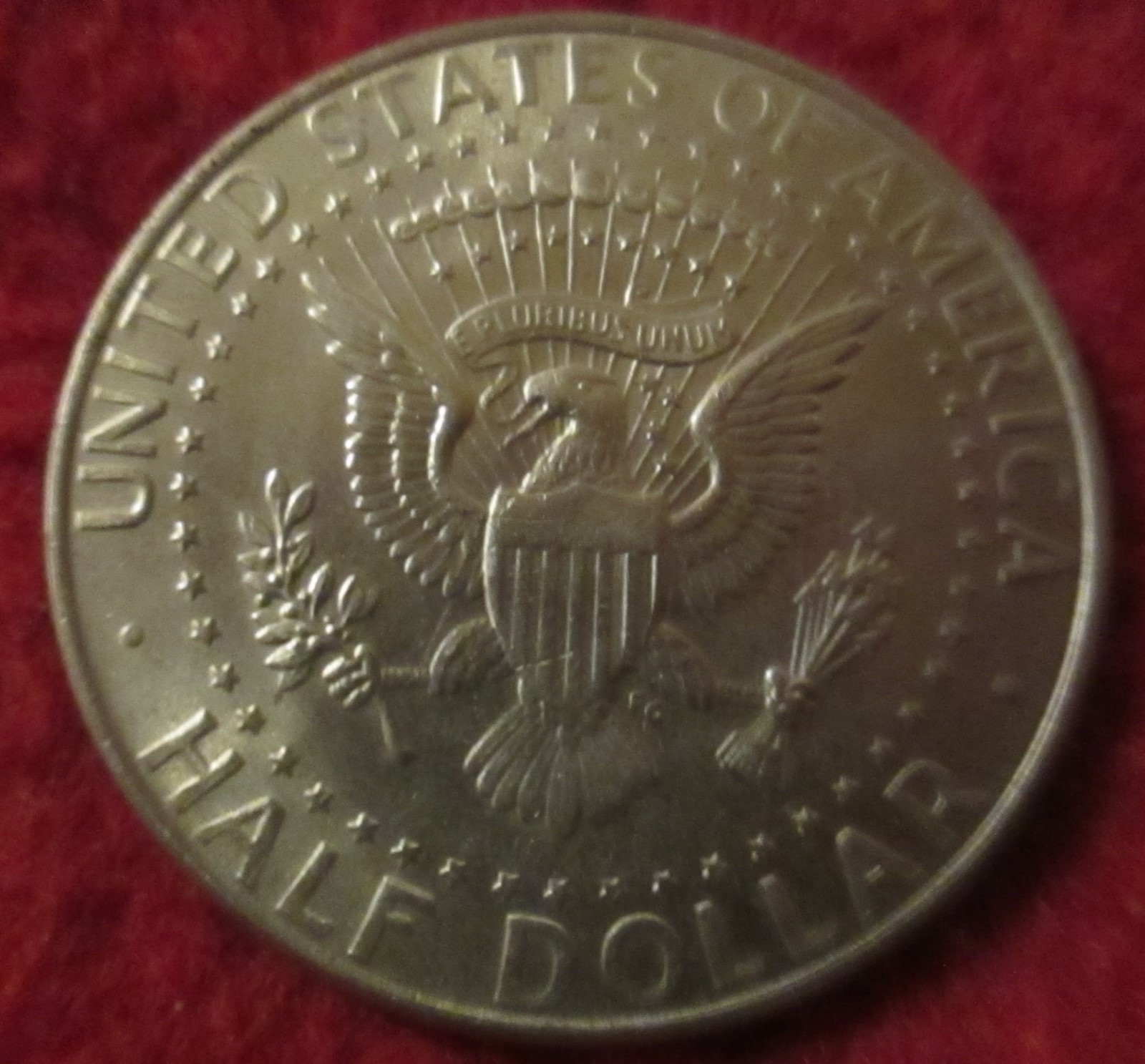 1990-P KENNEDY HALF DOLLAR - GOOD CONDITION