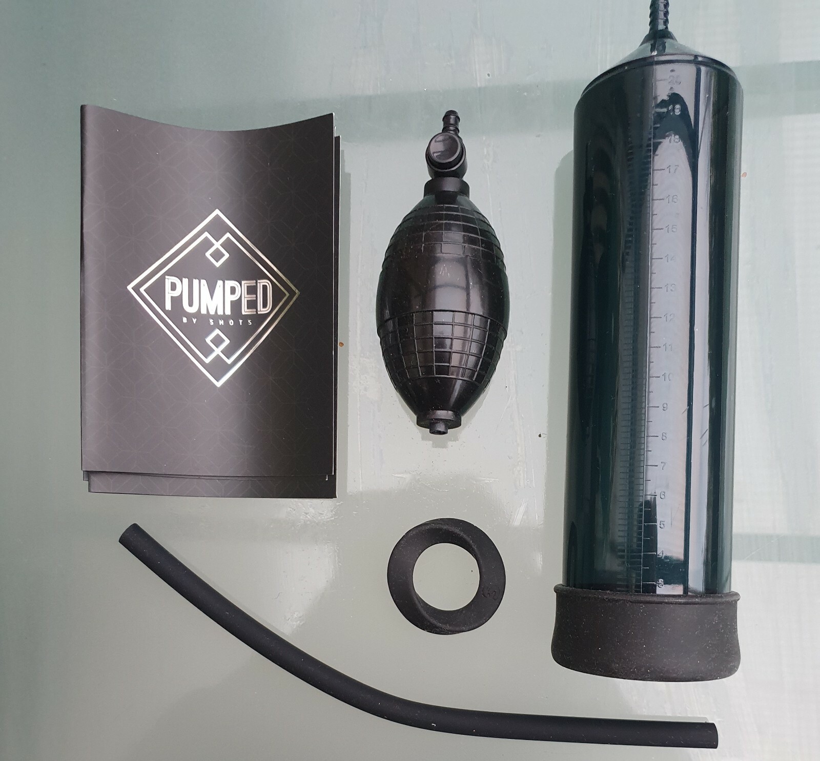 Penispomp Met Knijpbal - Zwart