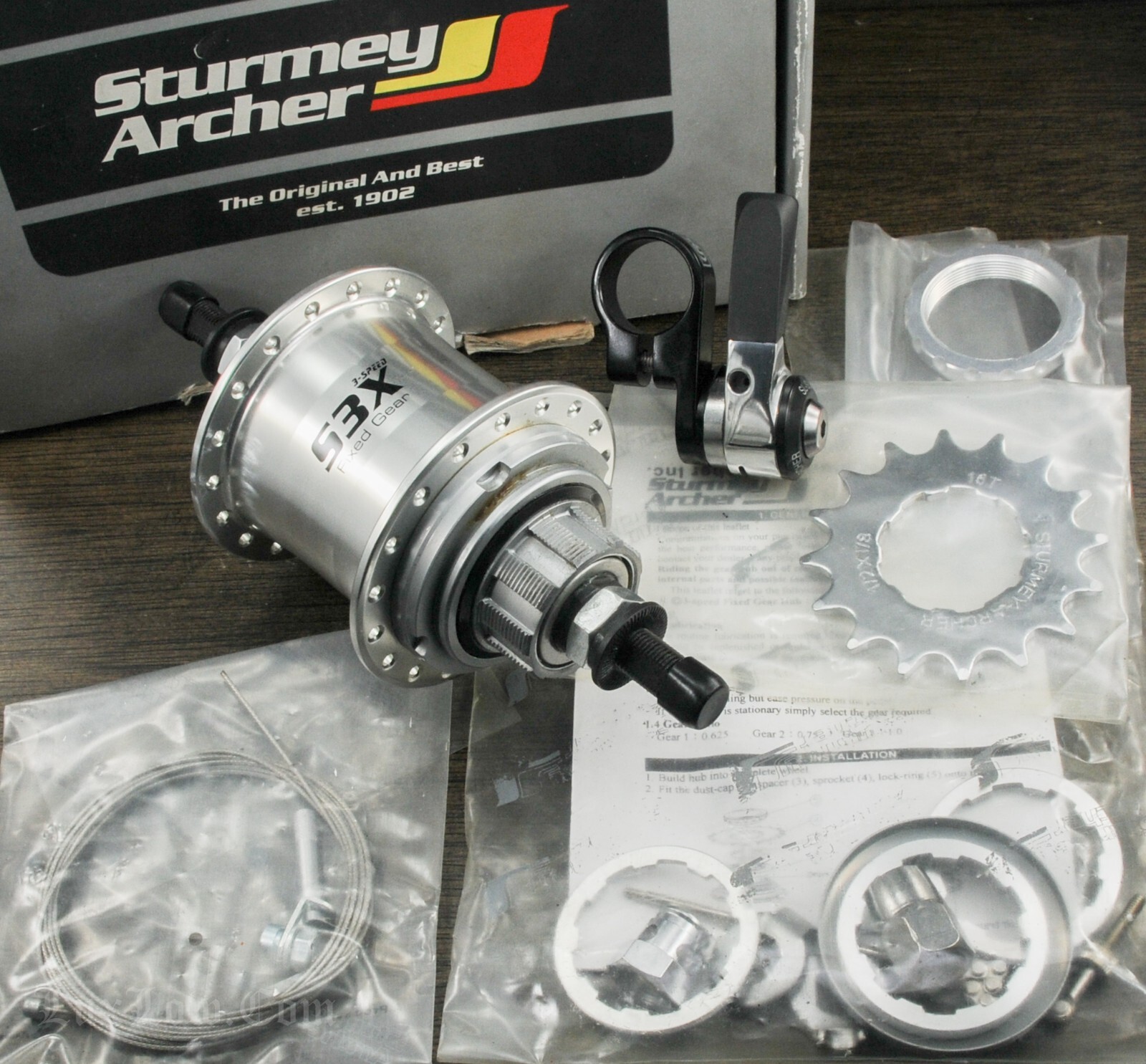 スターメーアーチャー　S3X Fixed Gear ハブ レッド　36H NOS Sturmey-Archer S3X 3 Speed Fixed Gear HUB 36h Track