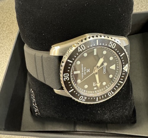 Pre-owned Seiko Men's Prospex Solar Black Silicon Band Divers Watch 38.5mm Size Sne573