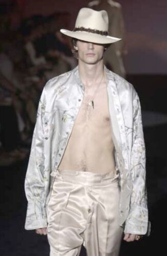 GUCCI By Tom Ford Spring 2003 Embroidered Flower Bird 100 GUCCI By Tom Ford Spring 2003 Embroidered Flower Bird 100