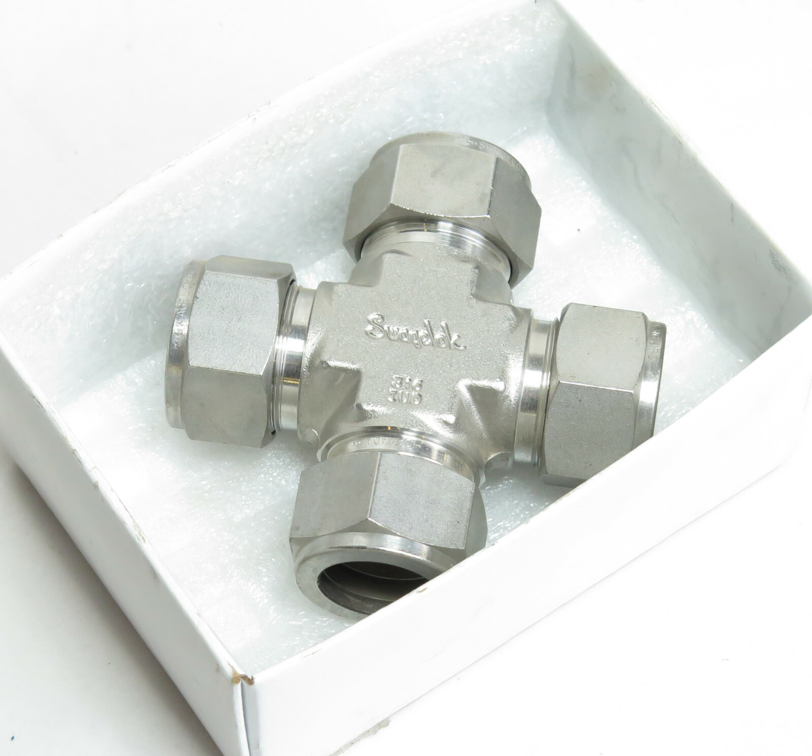 SWAGELOK SS-1210-4 CROSS UNION COMPRESSION FITTING, 3/4