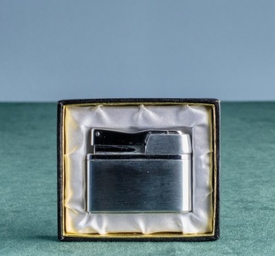 Sammlerstück seltene Gas Feuerzeug Clavis 68 in Originalverpackung