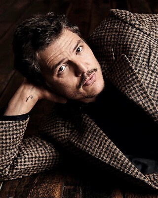 Pedro Pascal 8x10 Photo