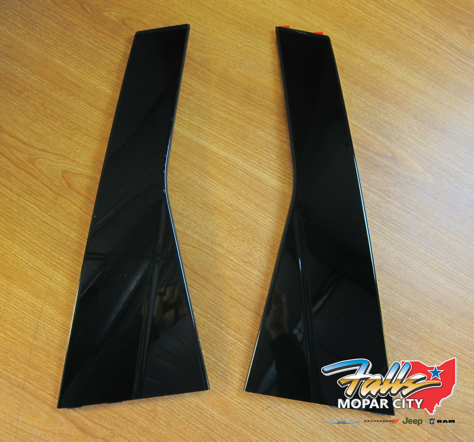 20112012 Jeep Grand Cherokee L& R Side Rear Window Molding Flag NEW