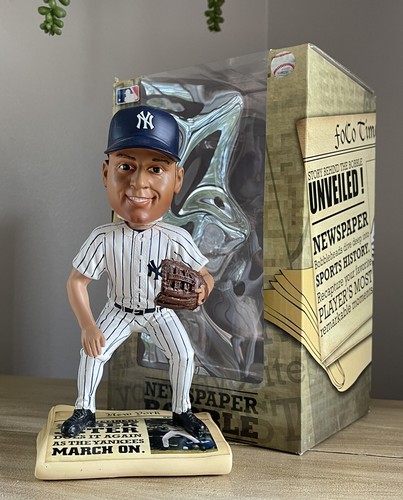 記念グッズ Derek Jeter bobblehead DEREK JETER #2 NEW YORK YANKEES Stadium Giveaway BOBBLEHEAD