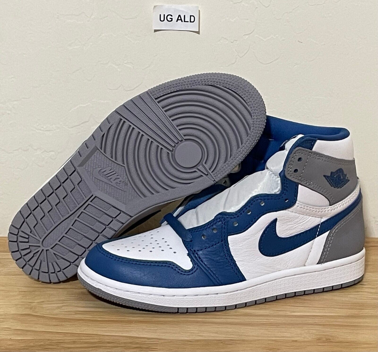 Nike Air Jordan 1 Retro High OG True Blue Size Women's 6 Nike Air Jordan 1 Retro High OG True Blue Size Women's 6