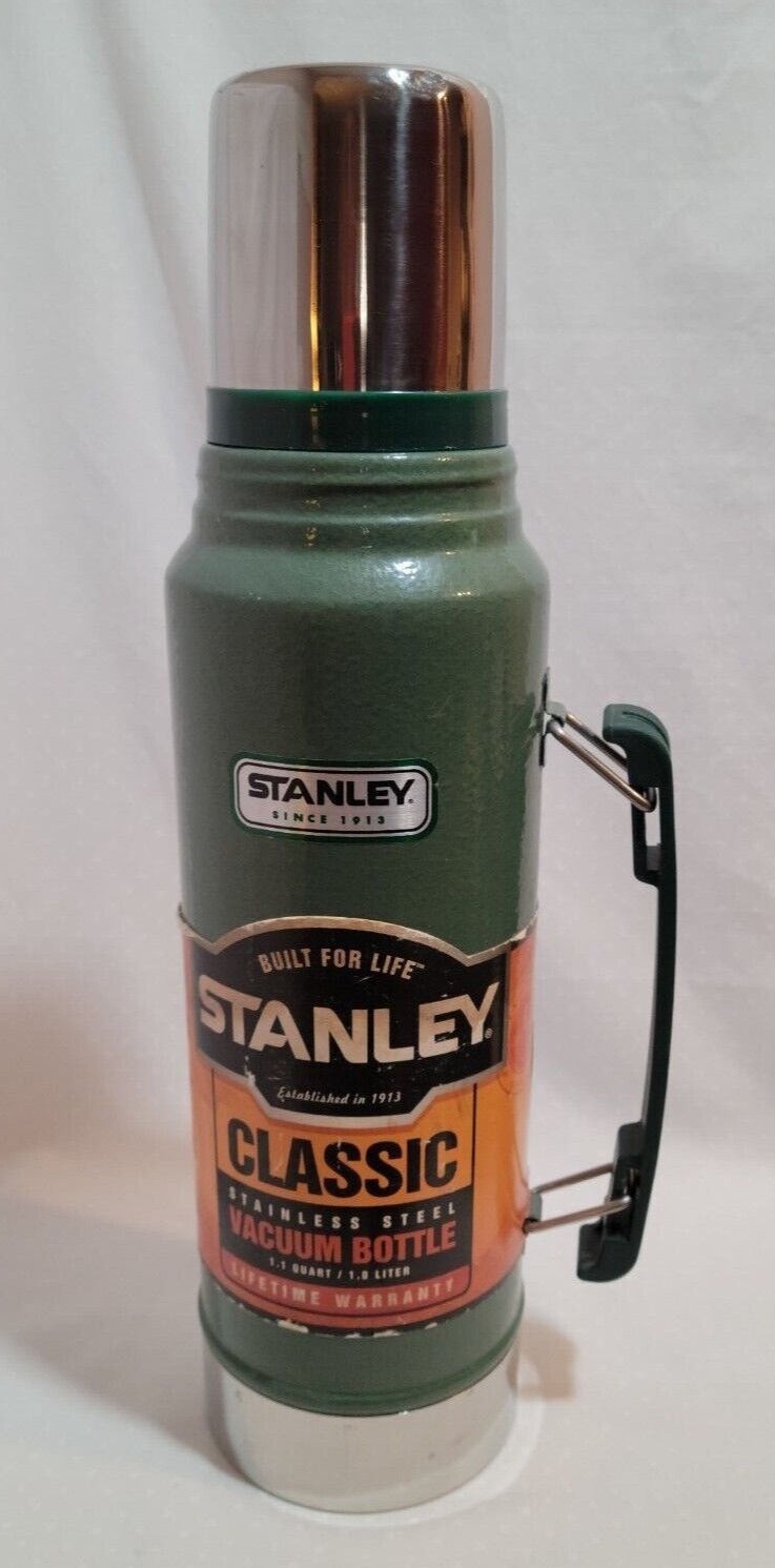 弁当箱・水筒 Supreme Stanley Vacuum Insulated Bottle Supreme x Stanley 20 oz Vacuum Insulated Bottle Red NEW 100