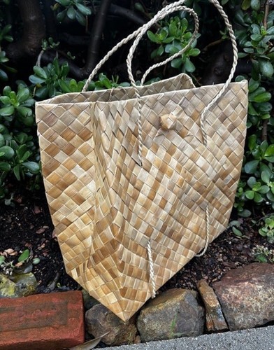 Hand crafted Lauhala Hawaiian reusable tiki beach grocery bag-15x14