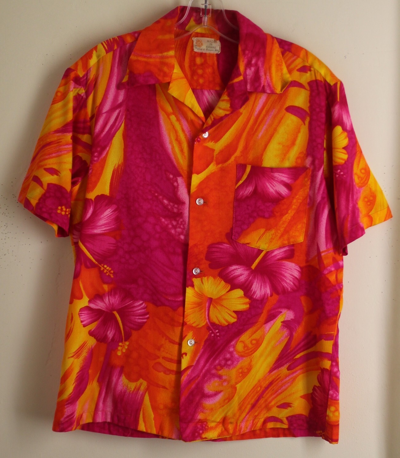 Men's Vtg Hawaiian Sz S M Bright Pink Hibiscus Orange