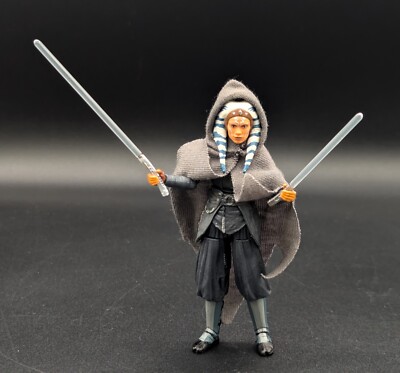Star Wars Vintage Collection Deluxe Ahsoka Tano With Lightsabers Only