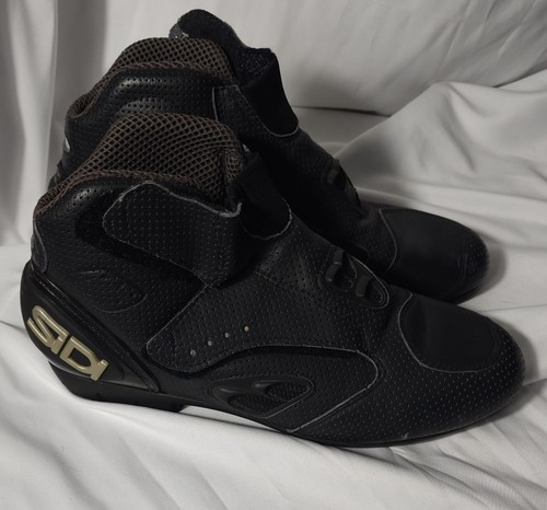 - Used Size 11 Missing Insoles