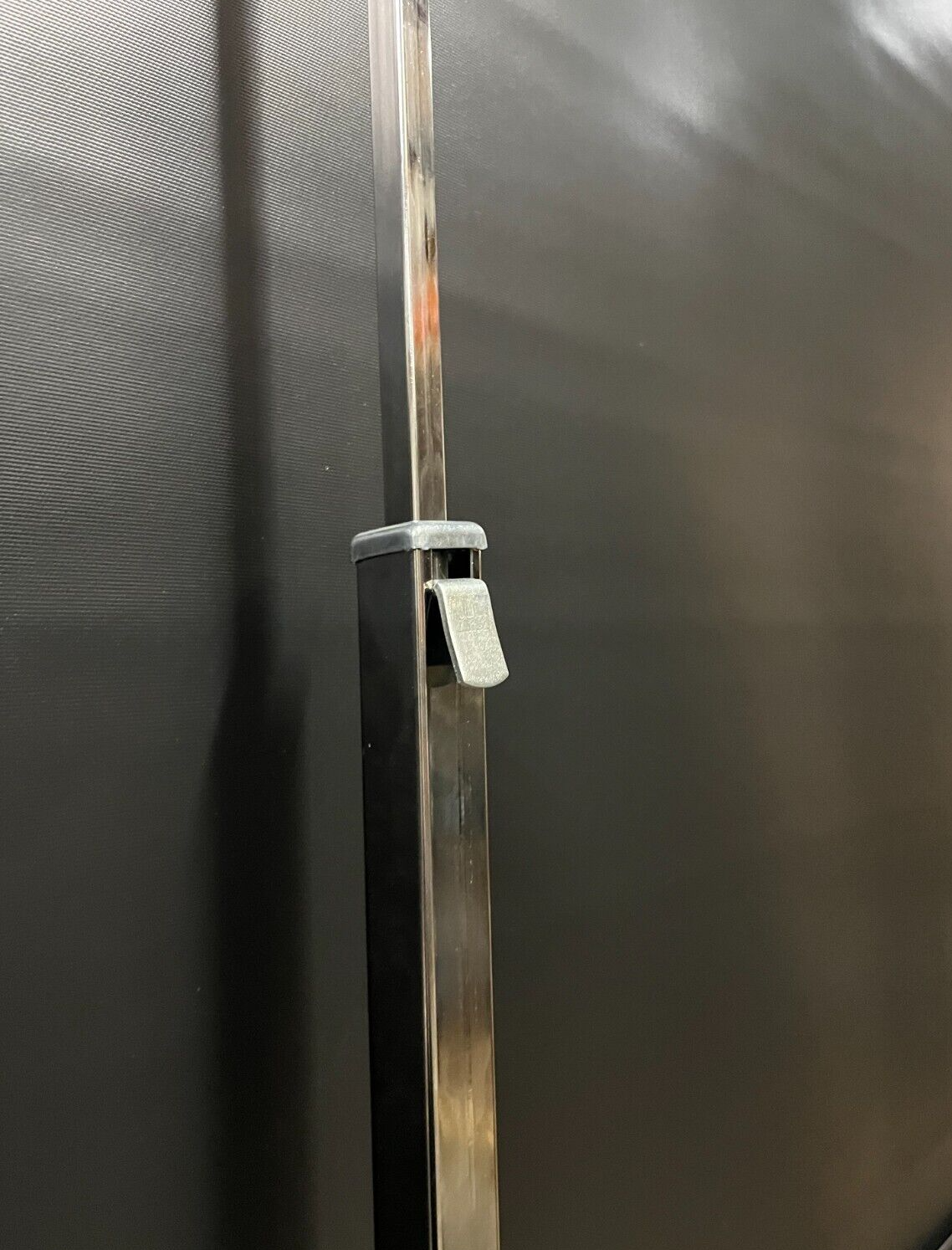 New Draper Consul 216004 Adjustable Height Projection Screen