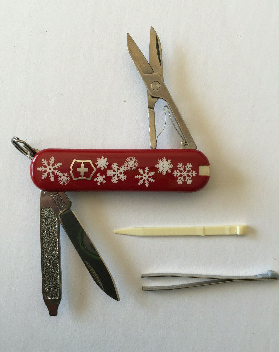 VICTORINOX KNIFE  SNOWFLAKE RED