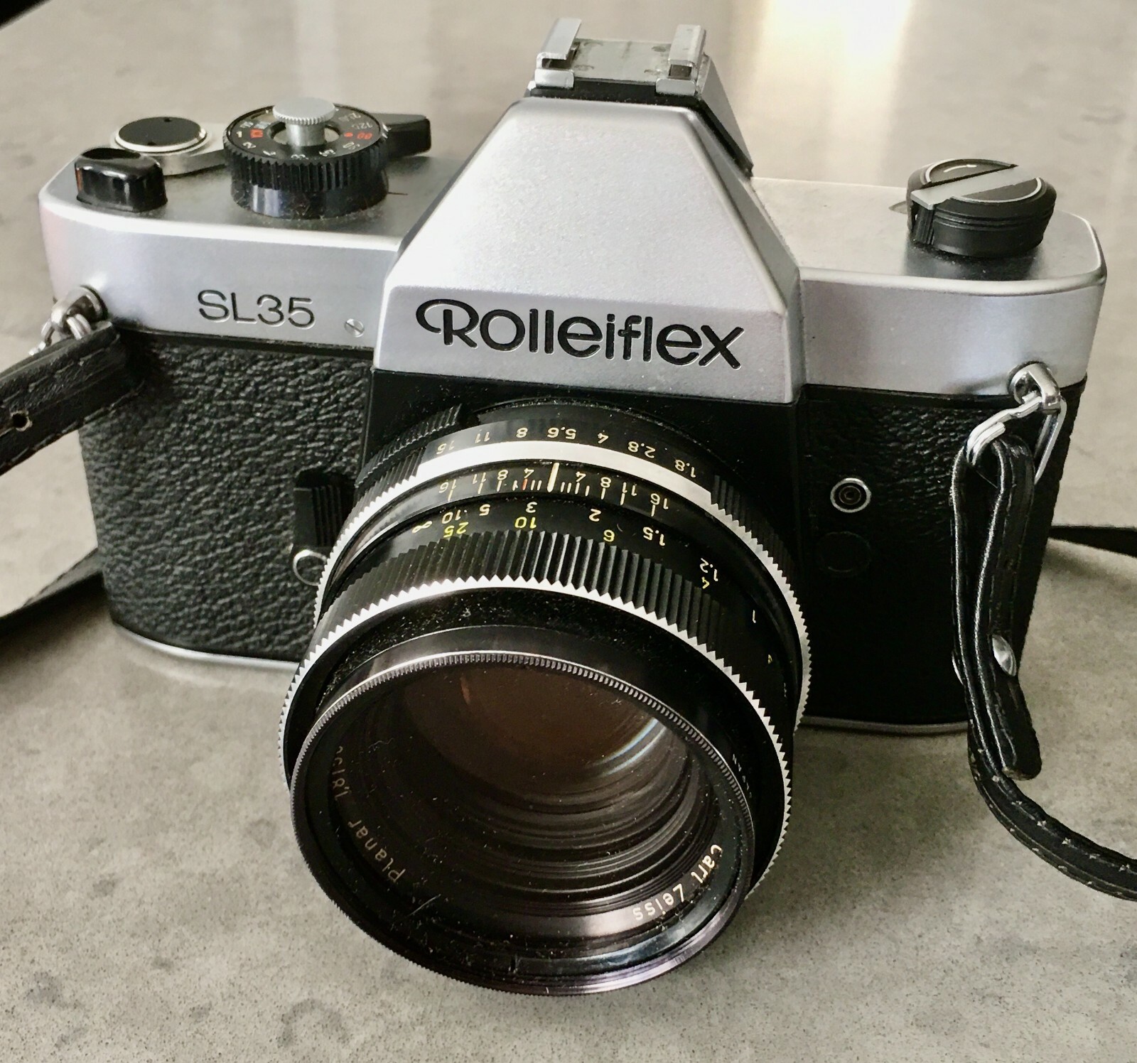 ROLLEIFLEX SL35 35mm film CAMERA, Carl Zeiss PLANAR 50MM F1 ROLLEIFLEX SL35 35mm film CAMERA, Carl Zeiss PLANAR 50MM F1