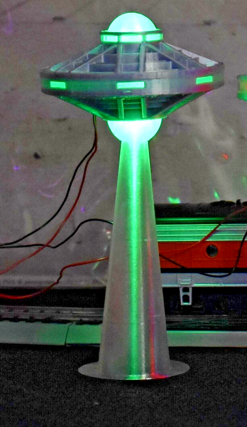 エリア５１シリーズ（スモールサイズ）UFO　2機 エリア51 UFO (プラモデル) - ホビーサーチ ミリタリープラモ