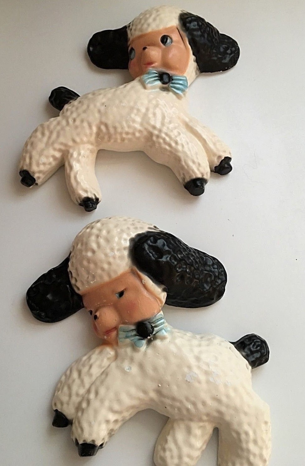 Vintage Kitsch 2 White Lambs Plaster/Chalkware Wall Hangings Blue Bows 6