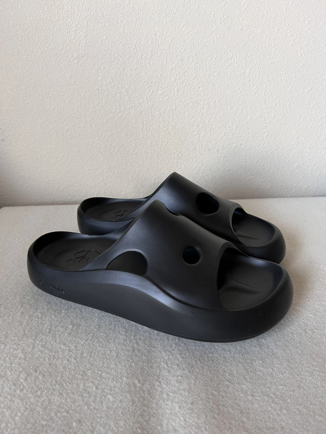 靴 Off White Meteo Cutout Slider Sandals 42 Off-White Meteor Cutout Rubber Slides | REVERSIBLE