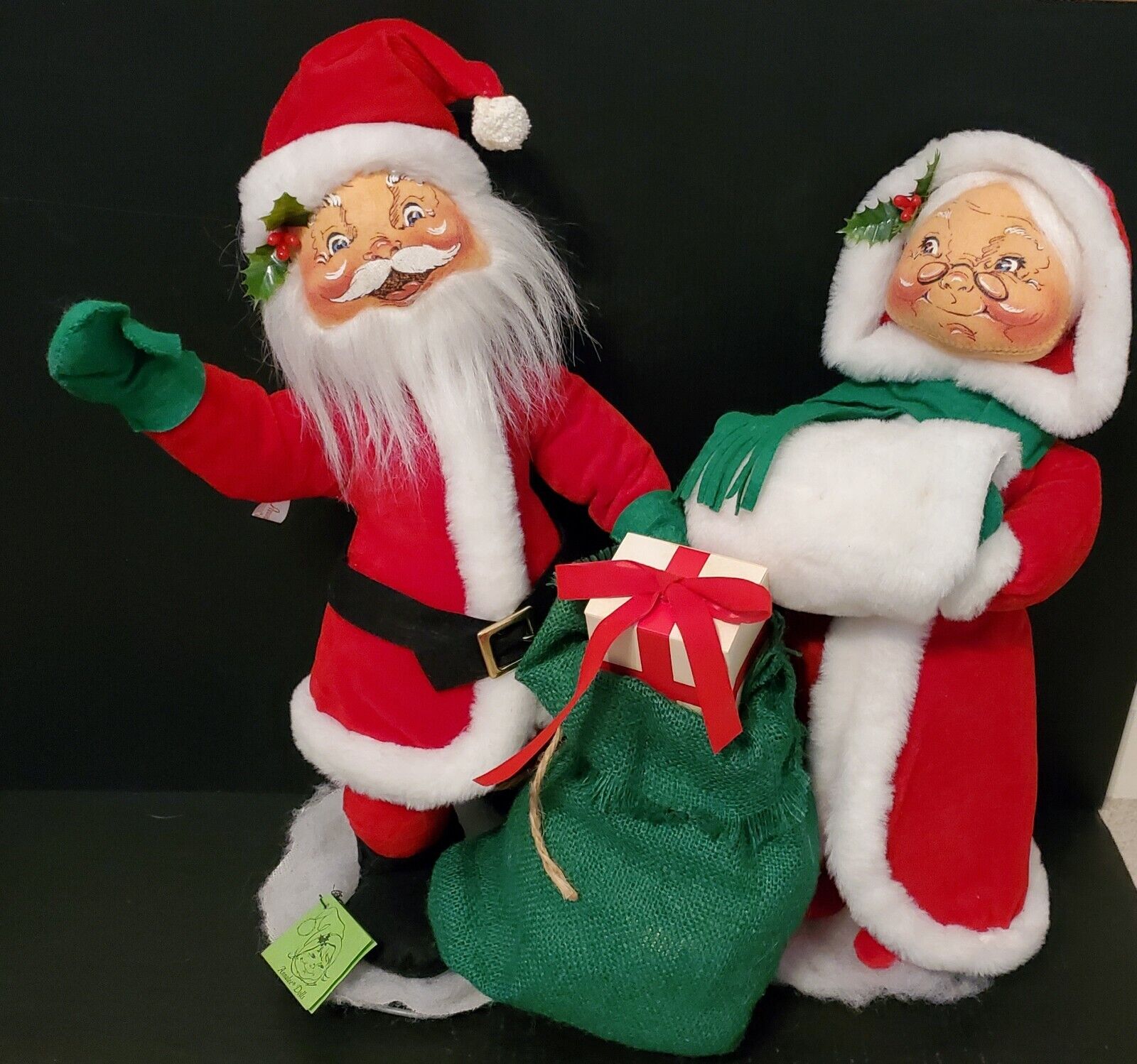 ANNALEE CHRISTMAS DOLLS SANTA & MRS. CLAUS 19