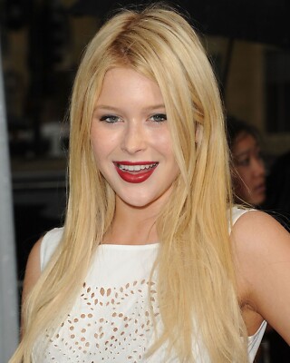 RENEE OLSTEAD 8x10 PHOTO *