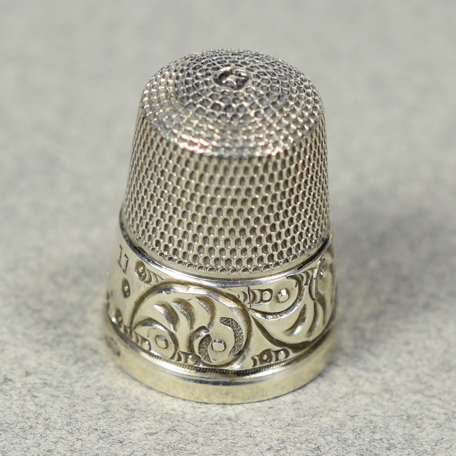 Vintage Etched Sterling Silver Star 9 Thimble  -- 1002