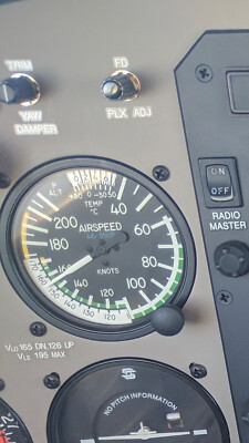 True Airspeed Indicator United Instruments 8125