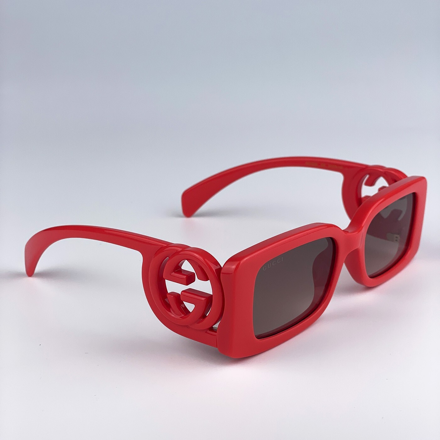 Pre-owned Gucci Gg1325s 005 Red Brown Gradient Rectangle Women Sunglasses 54mm