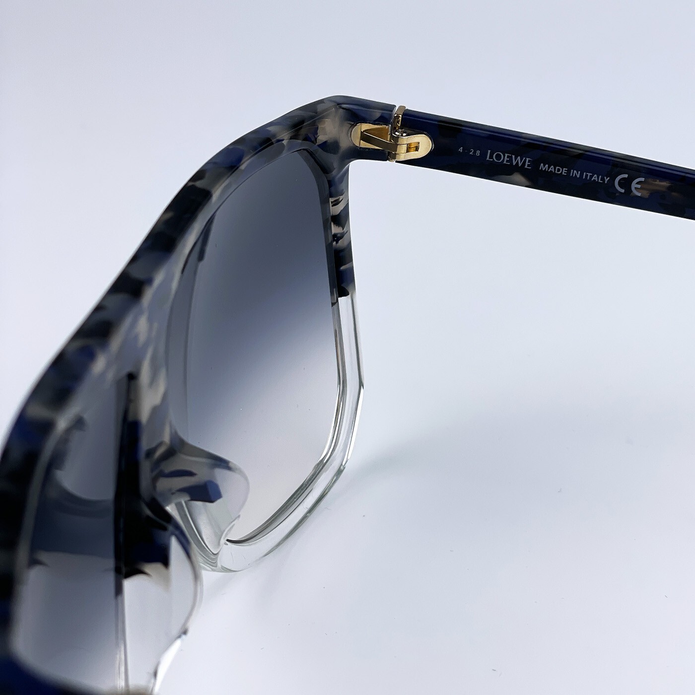 Pre-owned Loewe Lw40001f Filipa 56b Shiny Havana Gradient Smoke Shield Sunglasses In Gray