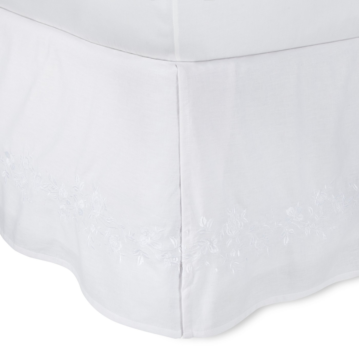 NWT White Embroidered Bed Skirt Simply Shabby Chic White Full