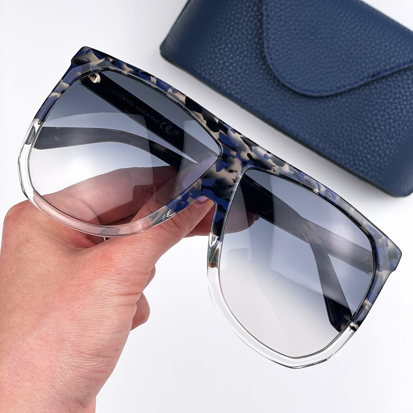 Pre-owned Loewe Lw40001f Filipa 56b Shiny Havana Gradient Smoke Shield Sunglasses In Gray