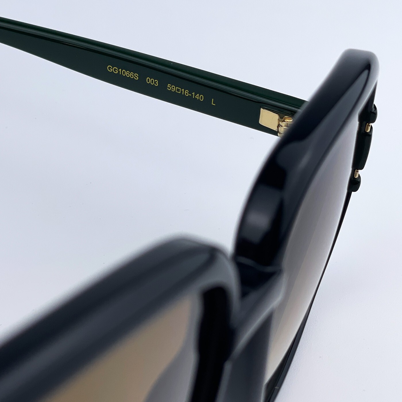 Pre-owned Gucci Gg1066s 003 Black Green Brown Gradient Butterfly Women Sunglasses